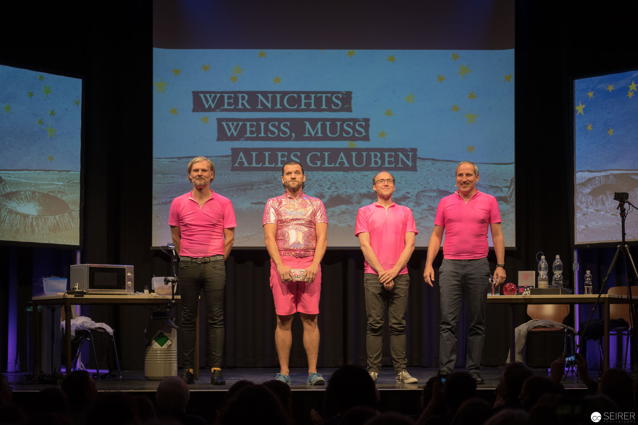 Science Busters landen den Asteroiden im Stadtsaal