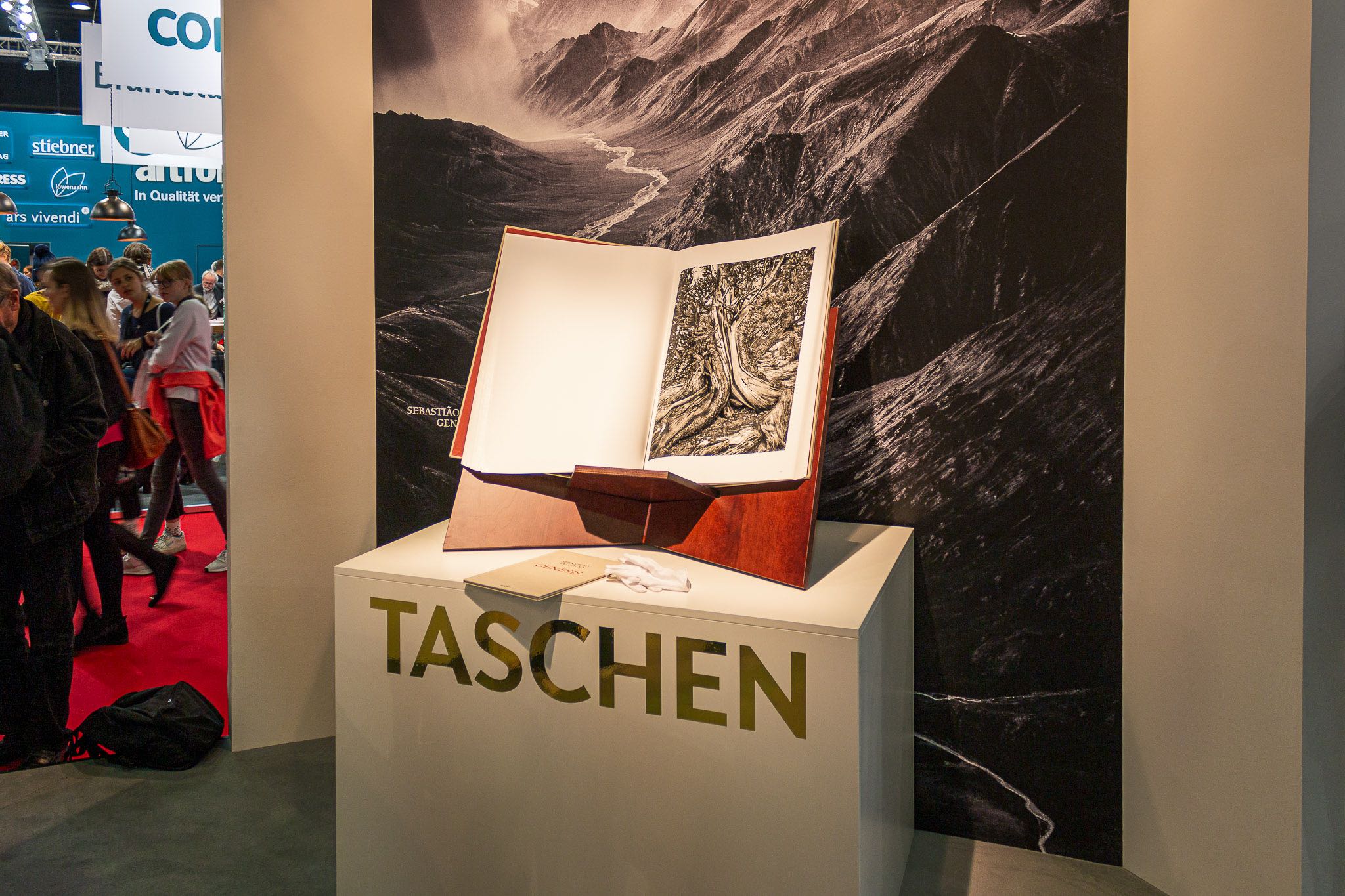 Buchmesse Frankfurt 2019 - Signierstunde TASCHEN Verlag Sebastiã Salgado