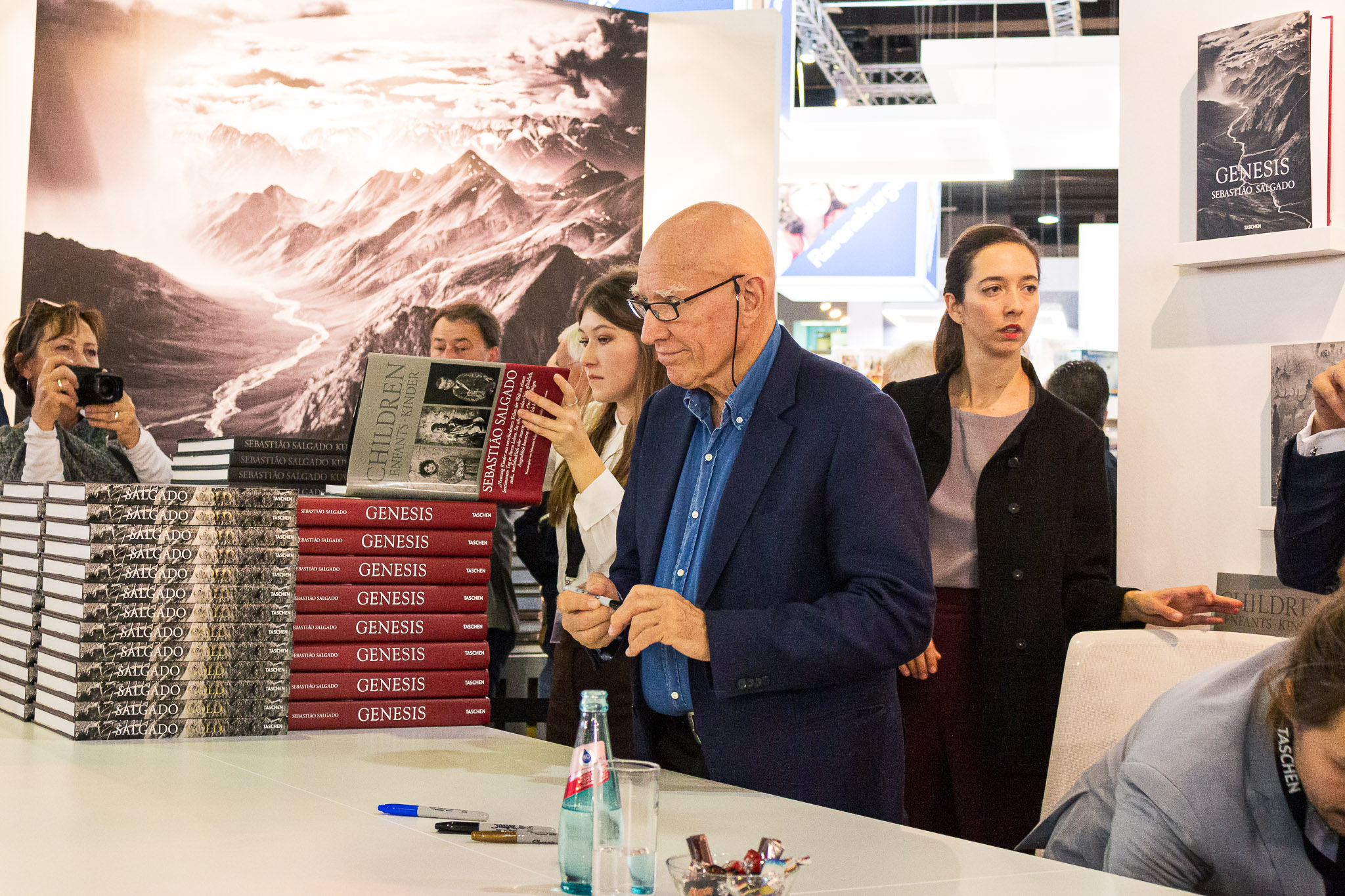 Buchmesse Frankfurt 2019 - Signierstunde TASCHEN Verlag Sebastiã Salgado
