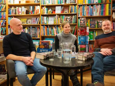 Zwischen Licht und Dunkel: Märchen neu erzählt