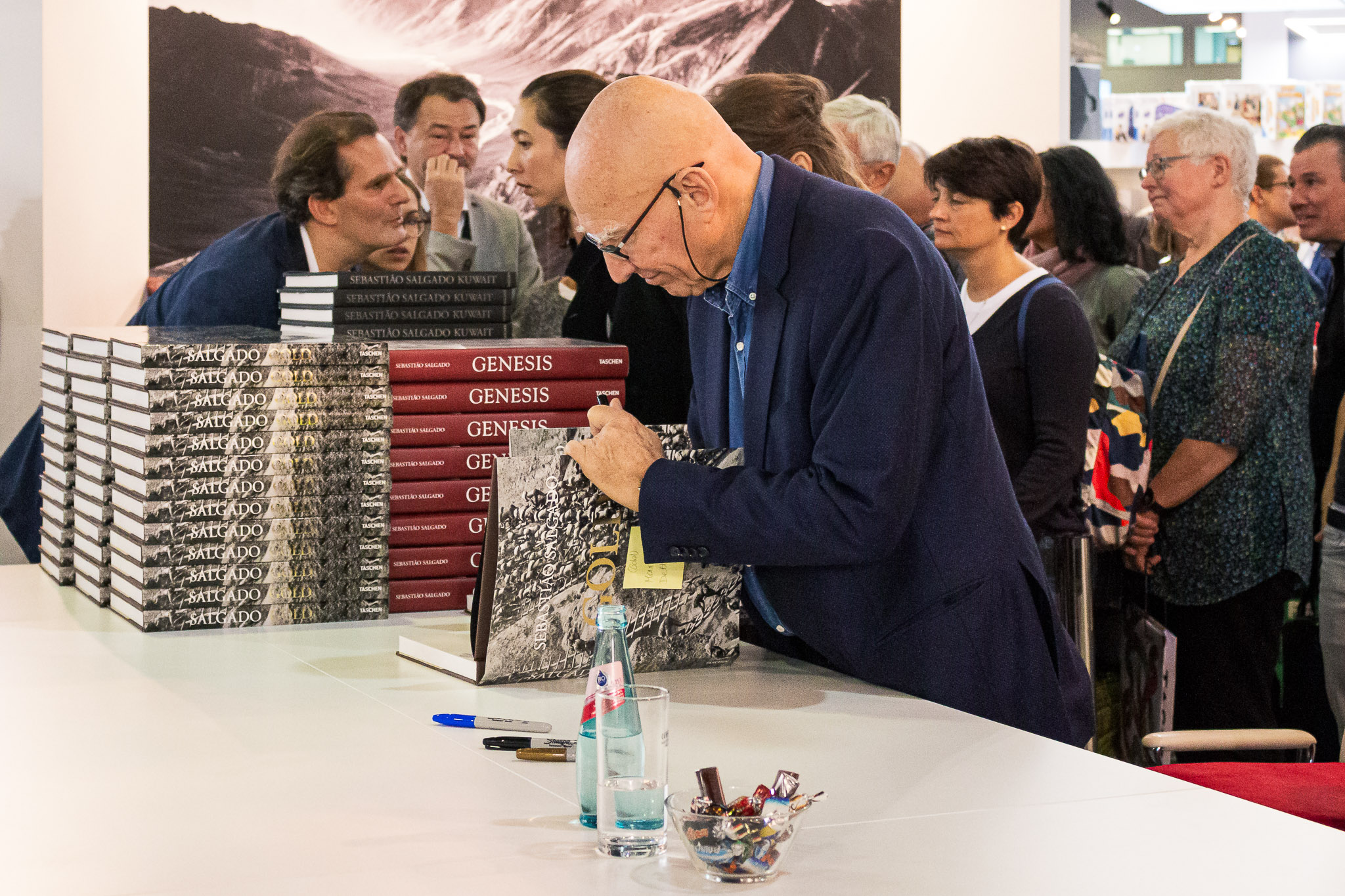 Buchmesse Frankfurt 2019 - Signierstunde TASCHEN Verlag Sebastiã Salgado