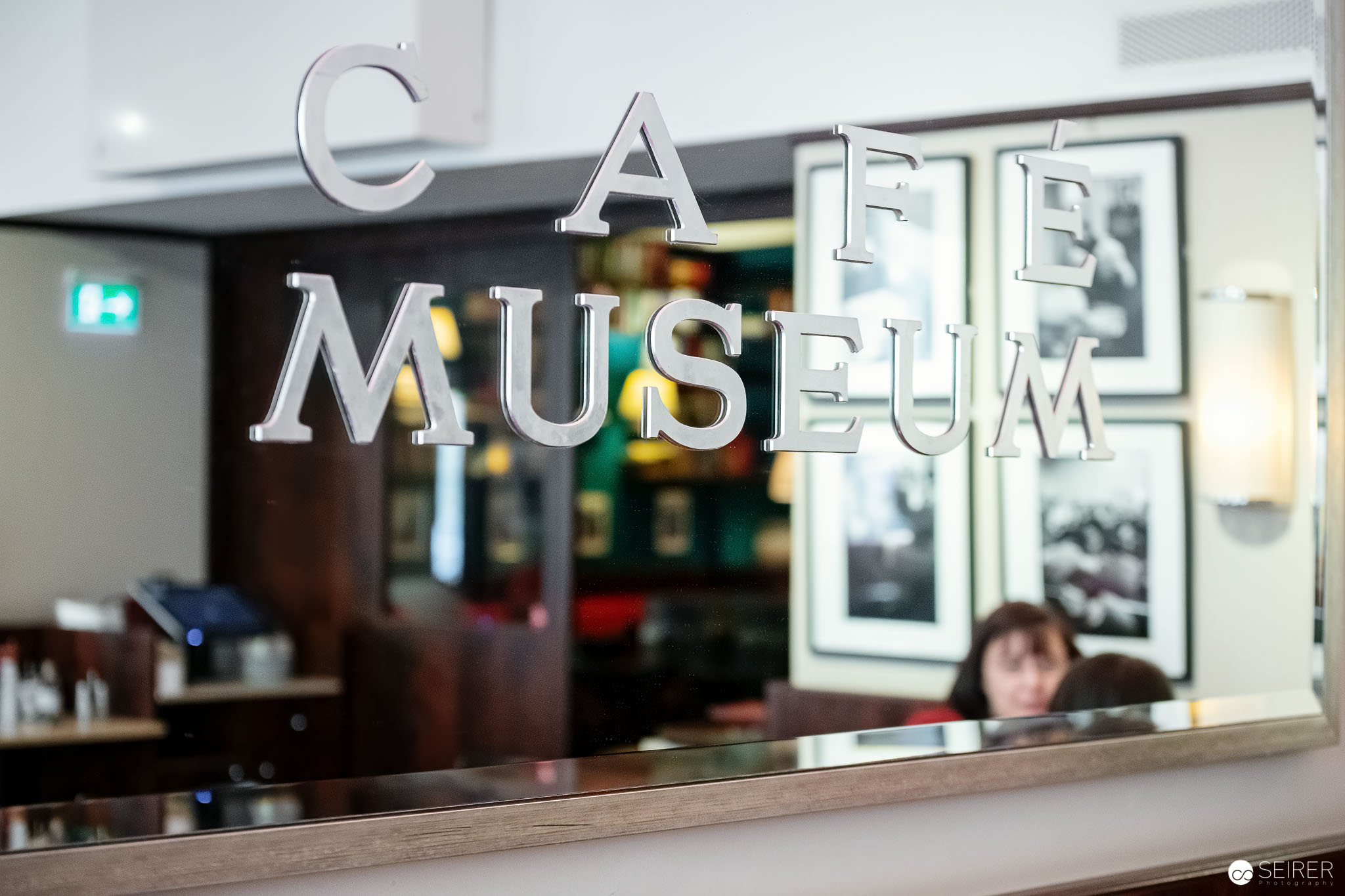 Interview Eleanor Bardilac im Cafe Museum in Wien