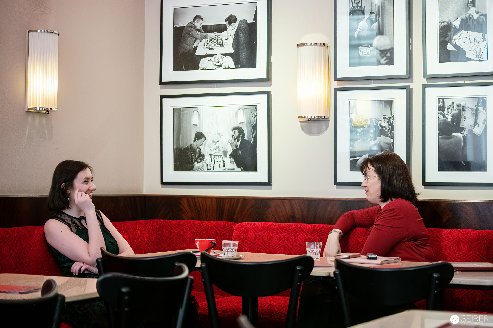 Interview Eleanor Bardilac im Cafe Museum in Wien