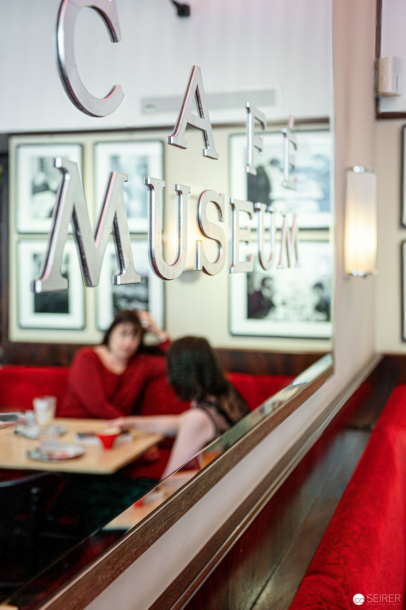 Interview Eleanor Bardilac im Cafe Museum in Wien